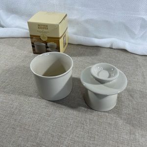 Mrs Andersons Baking Ceramic Butter Keeper. Off white. NIB Chips on top …